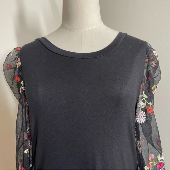 Willow Young Contemporary Black Mesh EmbroideredSleeves Jersey Long Sleeve Top-M - Picture 3 of 11